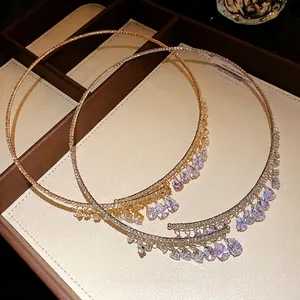 Elegante collana girocollo stile palazzo con zirconi a goccia oro e argento