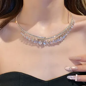 Elegante collana girocollo con zirconi a goccia e pendenti in cristallo brillante da donna