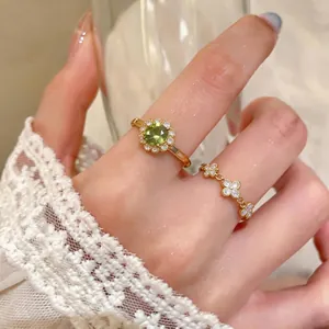 Squisito Anello Fiore in Zirconia Rame Placcato Oro Motivi Quadrifoglio Anelli Aperti Gioielli Moda Elegante Lusso Leggero Donna