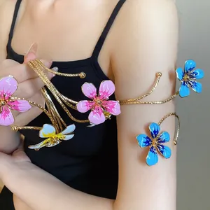 Vintage Enamel Flower Armlet For Women Gold Plated Spiral Open Arm Ring Exquisite Retro Floral Hand Jewelry Party Accessory