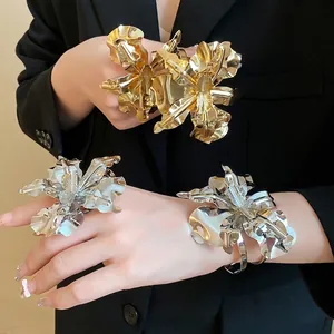 Western Style Metal Flower Open Ring and Bracelet 2-Piece Set For Women Exaggerated Elegant Iron Flower Jewelry Set Gold Silver