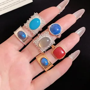 Collection de bagues vintage réglables avec pierres colorées en tons or et argent