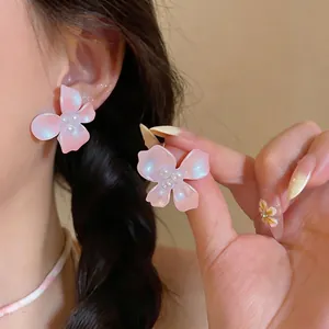 Elegant sweet pink oil drip flower stud earrings with pearl accent and silver needles