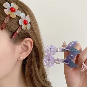 Mollette per Capelli da Donna in Stile Coreano con Fiori in Acetato Cangiante e Coda di Sirena con Strass e Perle Artificiali