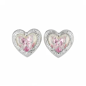 Eleganti orecchini a cuore in argento con farfalla rosa e dettaglio in madreperla