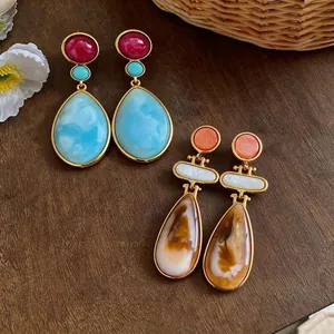 Pendientes vintage de resina en forma de gota con textura de mármol y acabado oro