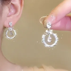 Orecchini a Bottone con Zirconia a Goccia d'Acqua in Pizzo di Nicchia di Design Lusso Leggero Gioielli Versatili per Donna