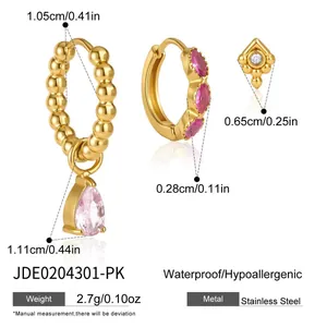 Set di 3 orecchini in acciaio inossidabile dorato con cristalli rosa e bottoni