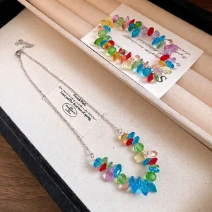 Set collana e bracciale in perle di cristallo colorate e acciaio inossidabile.