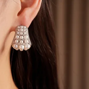 Elegant palace-style pearl earrings with zircons for a luxurious vintage look.
