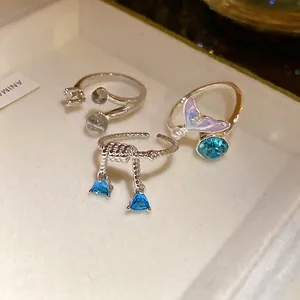 Bague Ouverte avec Pendentif Triangle en Cuivre et Zirconia Design de Niche Réglable Queue de Poisson pour Femme Bijoux