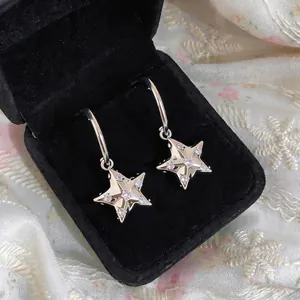 Eleganti orecchini a cerchio con stella in zirconia stile coreano in scatola nera premium