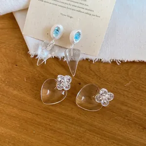 Boucles d'oreilles coréennes élégantes en forme de cœur et de cône en transparent