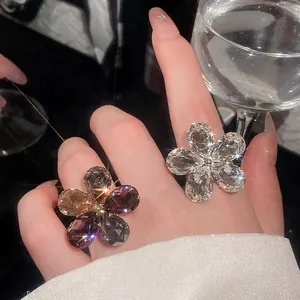 Elegant flower-shaped crystal open rings for women, perfect for parties and formal events.