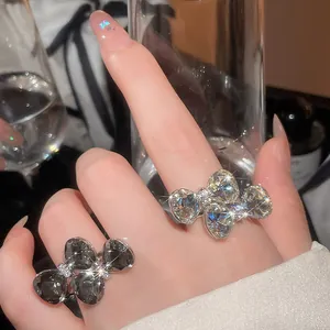 Luxury oversized heart-shaped stone flower ring with brilliant sparkle jewelry detail