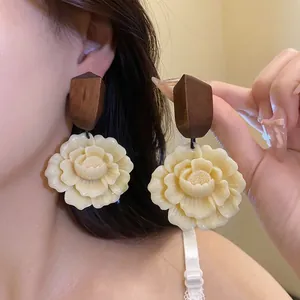 Handgefertigte Harz Holz Blumen Ohrhänger Für Damen Minimalistische Geometrische Ohrstecker Elegante Vintage Schmuck Geschenk
