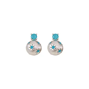 Eleganti orecchini a lobo vintage in argento spazzolato con stelle in turchese