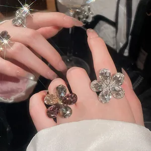 Exquisite sparkling crystal flower open ring for elegant banquet and party wear