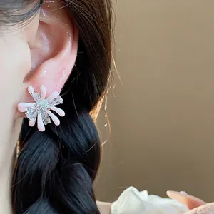 Elegant pink enamel fireworks stud earrings with zircons for a delicate high-end look
