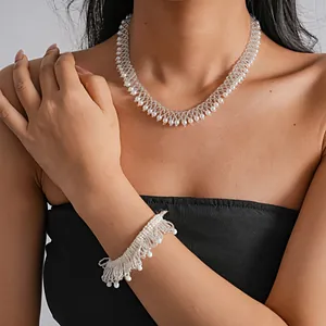 Collier Ras-du-cou en Dentelle Tissée Perles Artificielles et Verre pour Femmes Élégant Boho Blanc Bijoux de Mariage et Fête