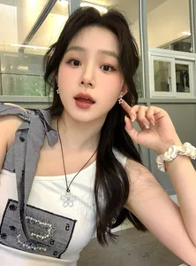 Elegant star earrings and flower necklace set with shimmering zircons in Korean style.