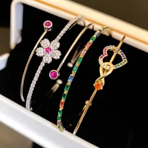 Ensemble de bracelets ouverts en zircone plaqué or 14 carats avec motifs cœurs