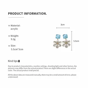 Detail view of acrylic flower earrings with 5.5cm size and 9.2g weight specifications