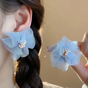 Orecchini a lobo a fiore in chiffon blu con ago d'argento per stile estivo.