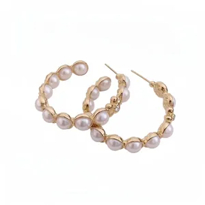 Boucles d'oreilles créoles vintage en forme de C avec perles blanches pour femme