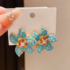 Eleganti Orecchini a Bottone in Rame con Zirconia a Forma di Stella Marina per Donna Placcati in Oro Stile Vacanza al Mare Gioielli