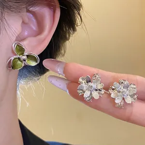 Orecchini a Bottone in Rame con Strass e Fiore con Perno in Argento Sterling 925 per Donna Moda Dolce Gioielli di Lusso