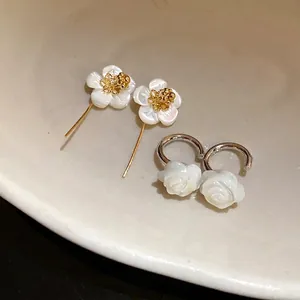 Vintage Sweet Shell Flower Earrings 18K Gold Plated Copper Floral Drop Hook Earrings For Women Elegant Jewelry Gift Accessory