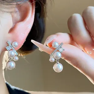 Eleganti Orecchini a Bottone Francesi Con Perle Artificiali e Strass Perno in Argento Sterling 925 per Donna Gioielli