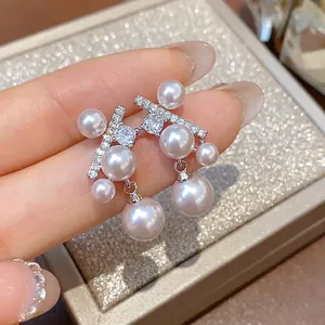 Eleganti orecchini ad ago in argento con pietre CZ e perle brillanti in stile francese