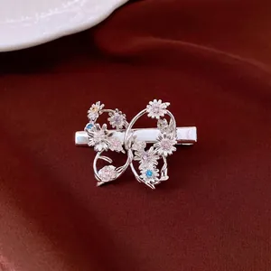 Barrette à cheveux papillon élégante avec fleurs en zircone multicolores