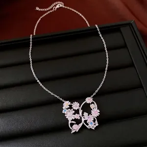 Élégant collier fleur papillon en zircone argenté avec pierres colorées pour femmes
