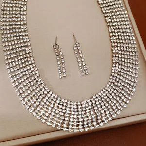 Elegante set di collana a più file di strass e orecchini con frange luccicanti da donna