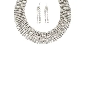 Set di gioielli di lusso con collana choker in strass e orecchini a frange per donna.
