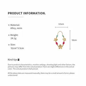 Detailed product specifications and dimensions for the vintage flower pendant necklace