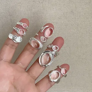 Minimalistischer Transparenter Harz Oval Geometrischer Offener Ring Für Damen Verstellbarer Versilberter Kupferring Mit Unregelmäßiger Textur