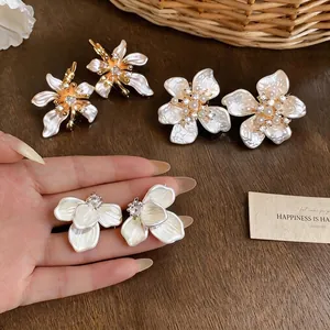 French Irregular Camellia Stud Earrings Elegant Vintage Copper Zirconia Artificial Pearl Earrings For Women Light Luxury Ear Jewelry