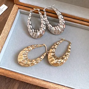 Eleganti orecchini retrò a cerchio a forma di U martellati in oro e argento