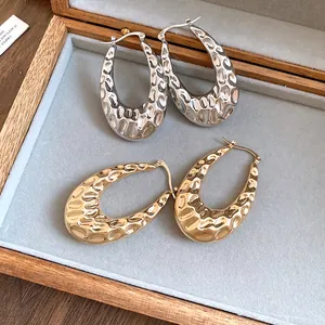 Orecchini a cerchio vintage a forma di U in metallo martellato oro e argento