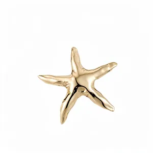Elegante Vintage-Gold-Seestern-Brosche mit plissierter Metalltextur für den Strandurlaub
