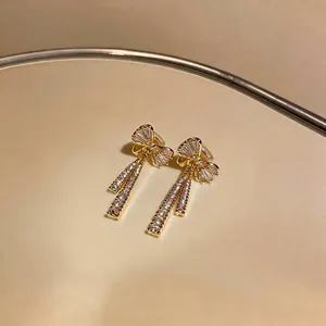 Boucles d'oreilles clips nœud plaquées or 14k avec zircons pour oreilles non percées