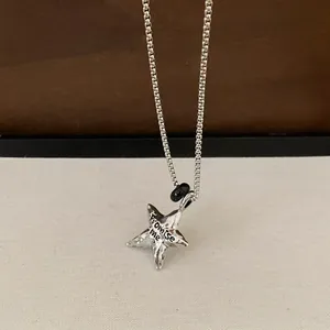 Collana minimalista con ciondolo a stella d'argento incisa Promise Me e perla nera
