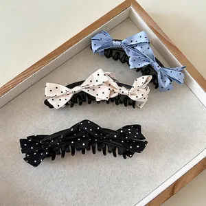 Drei gepunktete Schleifen-Haarspangen in Blau, Creme und Schwarz für Damen-Haarstyling