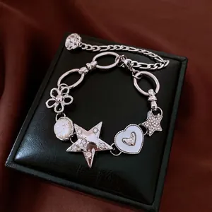 Bracelet à Breloques Étoile et Cœur Style Punk Vintage pour Femmes Alliage Plaqué Argent Strass Bijoux de Main