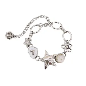 Élégant bracelet vintage punk en argent avec étoiles en diamant et breloques en cœur