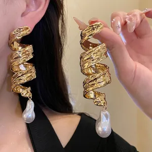European American Retro Spiral Twisted Wrinkled Metal Artificial Pearl Drop Earrings Court Style Gold Jewelry For Women Banquet Party Accessories